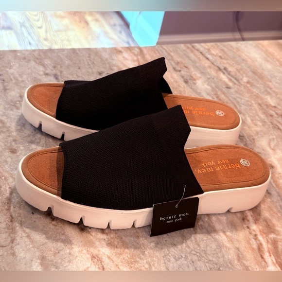 Women’s NWT BERNIE MEV FX Ofrah Black Slide Sandals- Size 39 - Picture 3 of 6